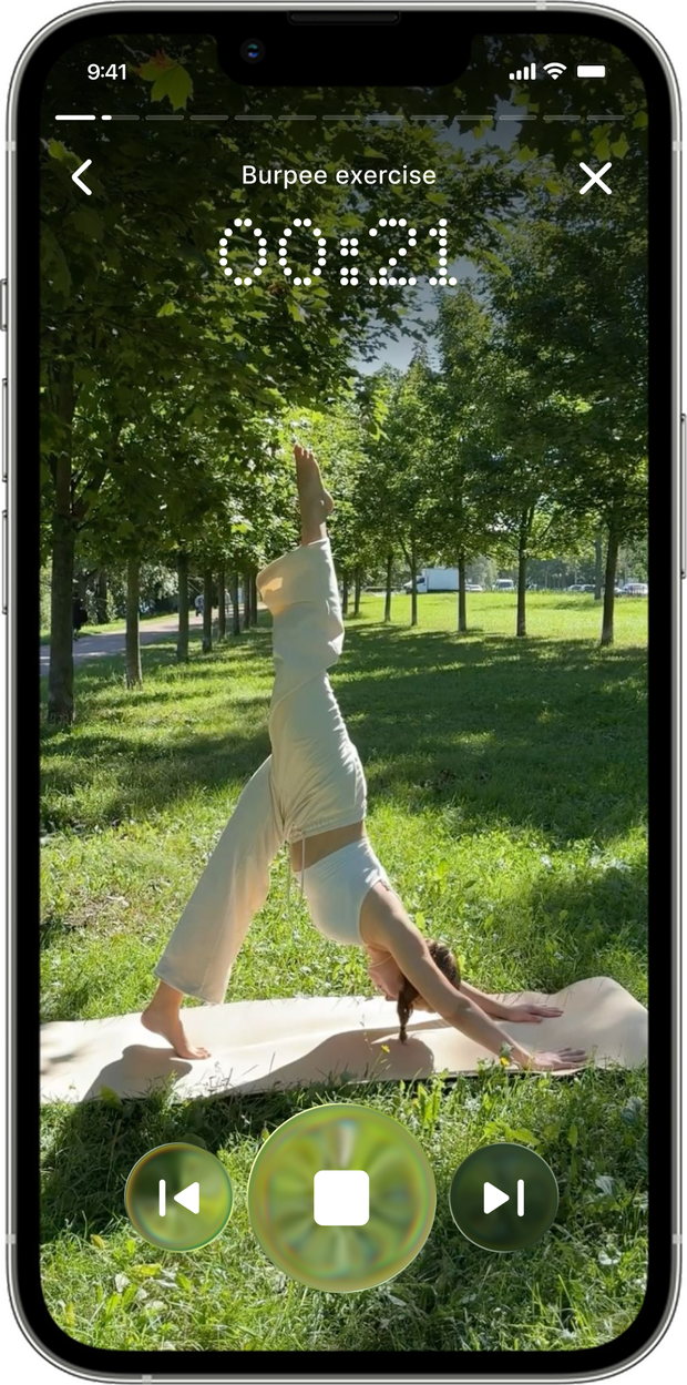 Workout player with a full-screen video and a countdown timer